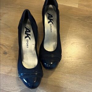 Women's Black Pumps